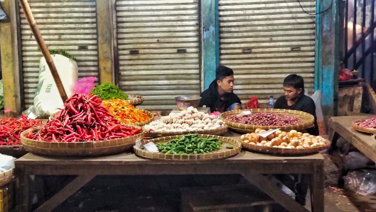 ILUSTRASI: Pedagang rempah di Pasar Ciroyom. (Foto: Deni Armansyah/Jabar Ekspres