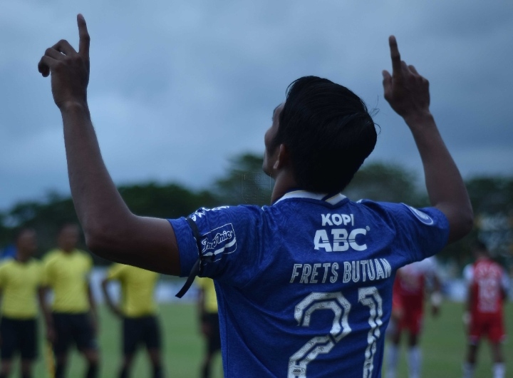 Persib Mengenakan Pita Hitam dalam Uji Tanding sebagai Bentuk Dukacita Mendalam atas Eril