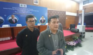 Ketua IKAPTK Jabar Dedi Supandi didampingi KEtua PAnitia Konres Asep Yudi Mulyadi