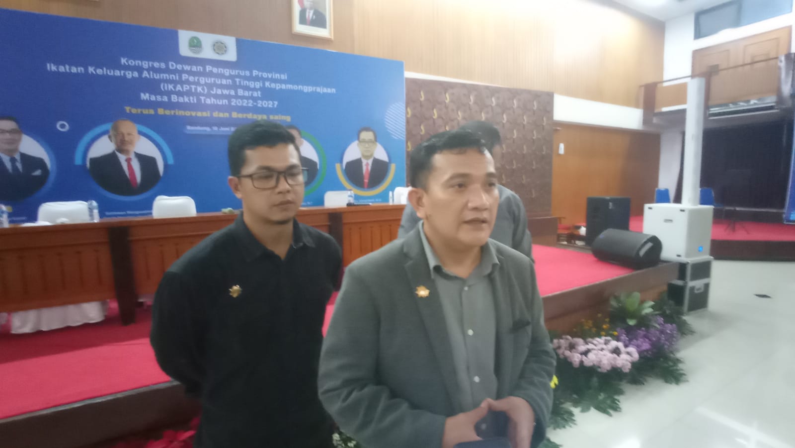 Ketua IKAPTK Jabar Dedi Supandi didampingi KEtua PAnitia Konres Asep Yudi Mulyadi
