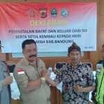 Deklarasi anggota Negara Islam Indonesia (NII) kembali kepada Negara Kesatuan Republik Indonesia (NKRI) di Kecamatan Cileunyi, Kabupaten Bandung. (Yanuar/Jabar Ekspres)