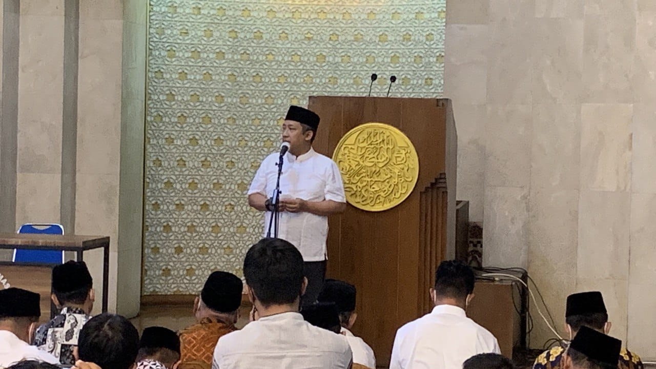 Yana Mulyana saat menghadiri acara doa bersama untuk anakGubernur Ridwan Kamil, Emmeril Khan Mumtadz, di Masjid Al-Ukhuwah, Kota Bandung, Jumat (3/6). (Arvi/Jabar Ekspres)