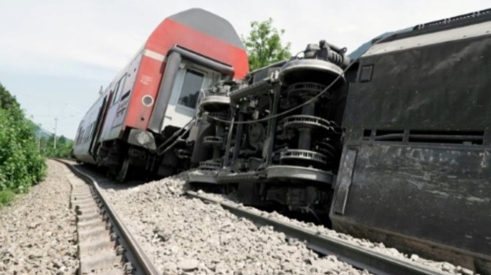 kecelakaan kereta api ( Photo: NETWORK PICTURES/AFP)