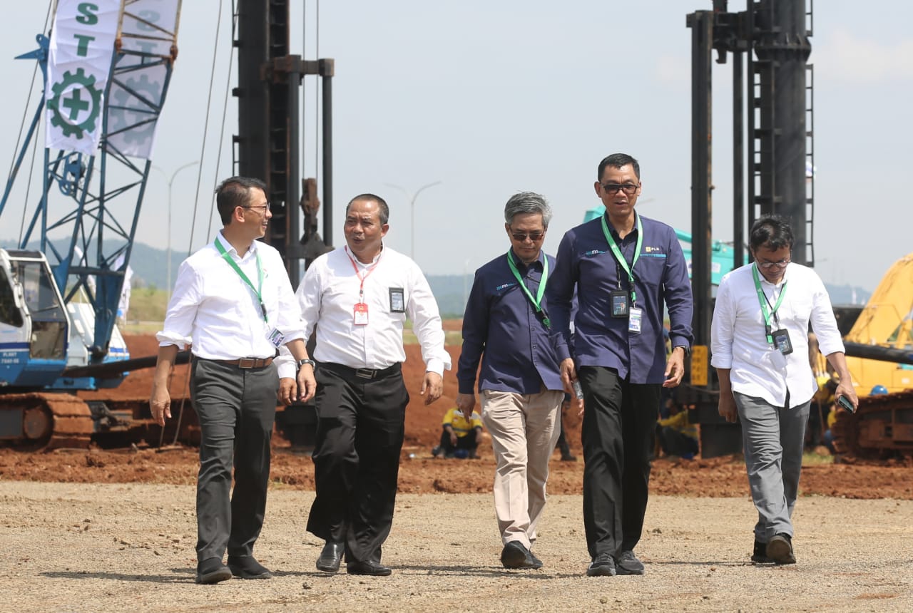 PLN terlibat aktif dalam proyek yang merupakan konsorsium antara LG dan Indonesia Battery Coorporation (IBC).