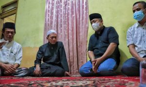 Takziah ke Kediaman Bobotoh yang Meninggal, Wali Kota Bandung Berpesan Ini