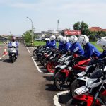 PT Daya Adicipta Motora (DAM) selaku Main Dealer Sepeda Motor dan Suku Cadang Honda di Jawa Barat menggelar Pelatihan Keselamatan Berkendara di Gedung Safety Riding Center, Bandung, Minggu (19/6).