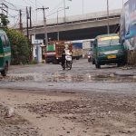 Kondisi Jalan Panyawungan yang rusak berat dan belum diperbaiki di wilayah Desa Cileunyi Wetan, Kecamatan Cileunyi, Kabupaten Bandung. (Yanuar/Jabar Ekspres)