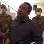 Wali Kota Bandung Yana Mulyana saat memberi paparan kepada wartawan di Grand Hotel Preanger, Kota Bandung, Selasa (28/6).