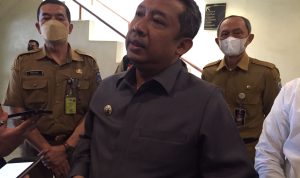 Wali Kota Bandung Yana Mulyana saat memberi paparan kepada wartawan di Grand Hotel Preanger, Kota Bandung, Selasa (28/6).