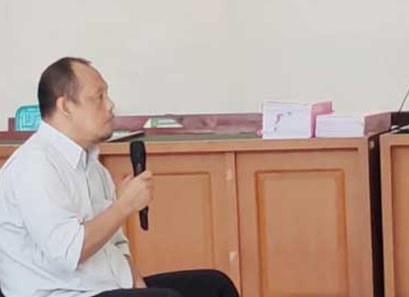 Febri Susanto menjalani sidang di Pengadilan Tipikor PN Palembang tentang korupsi dana BOS, Selasa (28/6). (Sumeks.co)