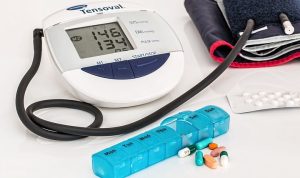 Ilustrasi alat pengecek tekanan darah untuk menghhindari hipertensi. (pixabay)