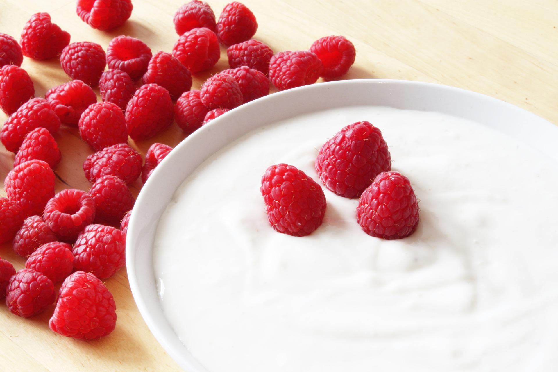 ILUSTRASI: Yoghurt dinilai dapat meredakan sakit lambung. (Pixabay)