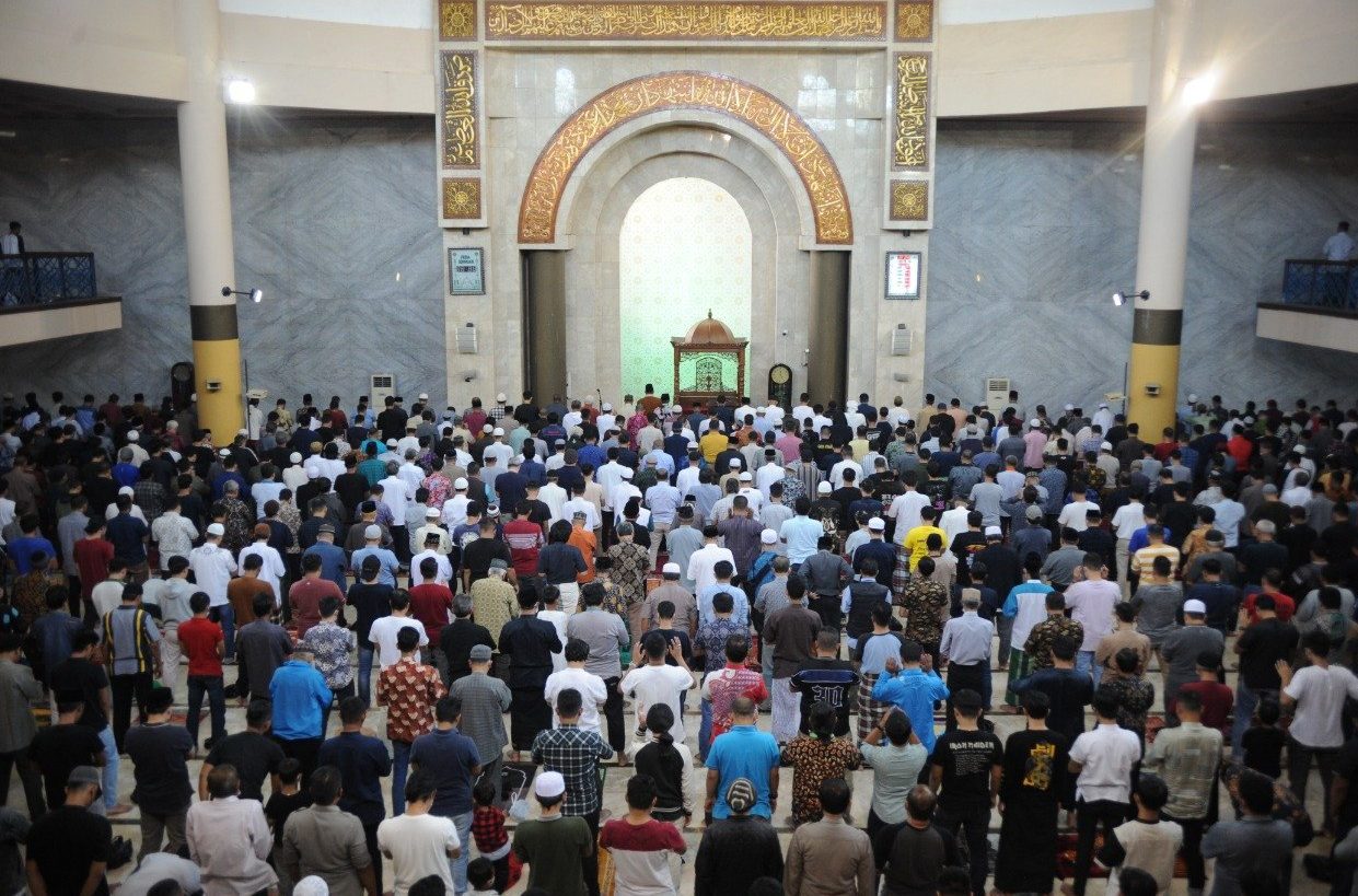 Ribuan Jamaah Laksanakan Salat Gaib untuk Eril di Masjid Raya Bandung
