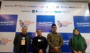 KONFERENSI PERS: Islamic Community Summit 2022 mengusung tajuk 'Berjamaah Lebih Kuat', kegiatan yang diiniasi Syaamil Grup dengan merangkul ratusan komunitas Muslim se-Indonesia, di Grand Asrilia Hotel Convention & Restaurant, Kota Bandung, Selasa (12/7) siang. (Nizar/Jabar Ekspres)