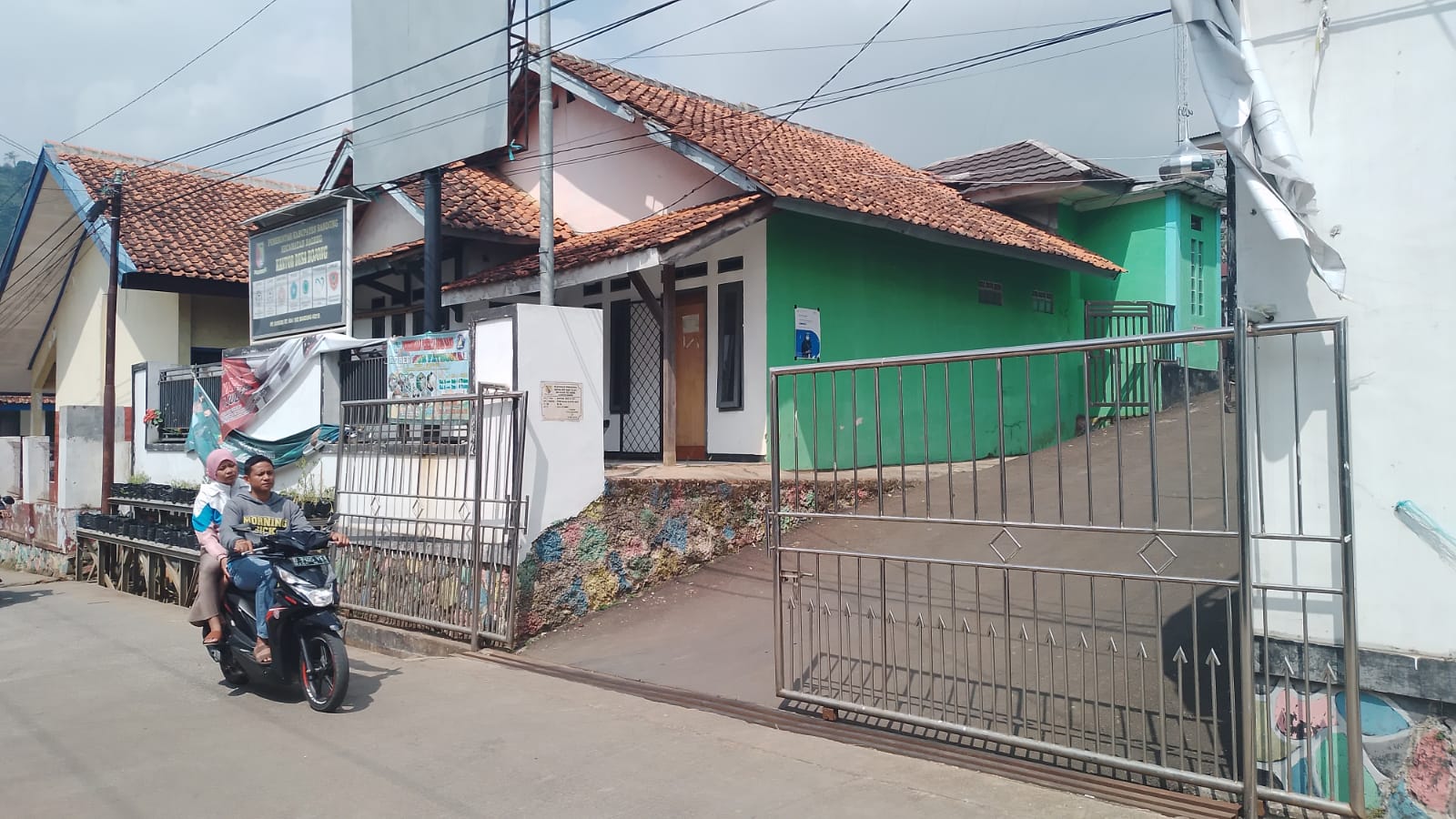 Kantor Desa Bojong, Kecamatan Nagreg, Kabupaten Bandung. (Yanuar/Jabar Ekspres)