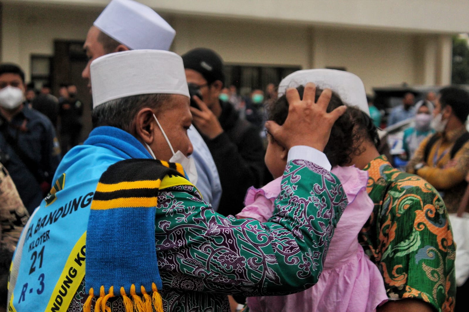 Pelepasan jamaah haji asal Kota Bandung pada beberapa waktu lalu. Kini dilaporkan ada 8 orang jamaah haji yang meninggal di Arab Saudi. Foto. Deni Jabar Ekspres.