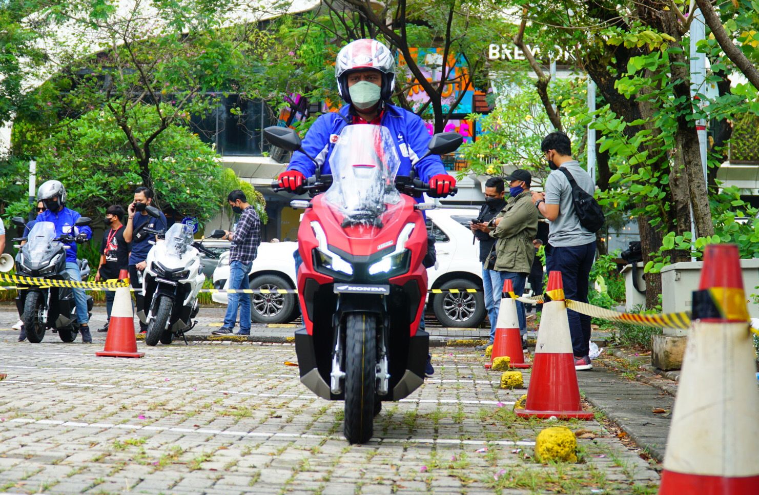 Skutik penjelajah New Honda ADV160, telah dipercaya oleh lebih dari 30 ribu konsumen di Jawa Barat.