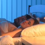 Ilustrasi tidur dengan lampu menyala bisa membuat berat bada naik pada wanita(pixabay)