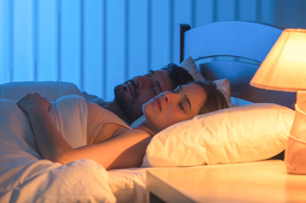 Ilustrasi tidur dengan lampu menyala bisa membuat berat bada naik pada wanita(pixabay)