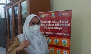 Kepala Dinas Kesehatan Kota Bandung Ahyani Raksanagara, menjelaskan mengenai angka Covid-19 di Kota Bandng yang naik hingga 300 persen dua pekan terakhir. (Arvi/Jabar Ekspres).