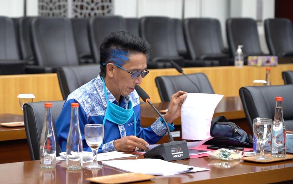 Ketua Komisi I DPRD Kota Bogor, Safrudin Bima, saat menyampaikam surat aspirasi kepada Badan Musyawarah (Banmus) DPRD Kota Bogor. (Yudha Prananda / Jabar Ekspres)