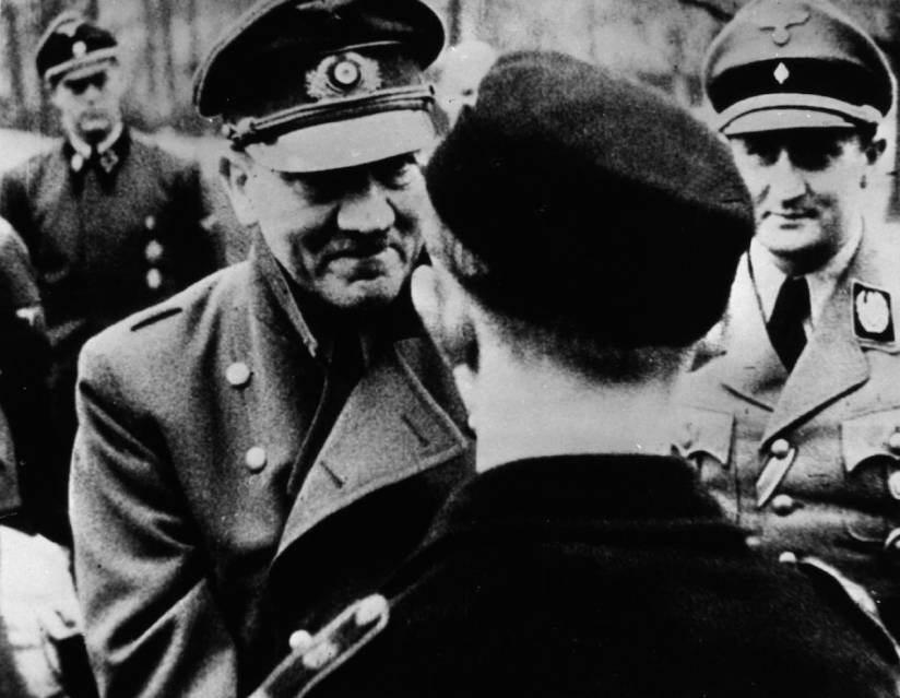 Pelelangan Jam Tangan Hitler Menuai Kecaman Keras dari Umat Yahudi