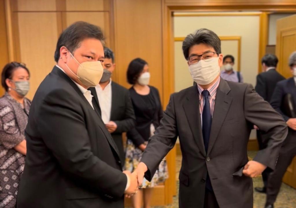 Menko Airlangga Hartarto ketika bertemu dengan CEO Mitsubisi di Tokyo Jepang