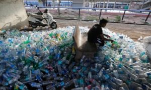 India Mulai Melarang Penggunaan Plastik Sekali Pakai (Aljazeera)