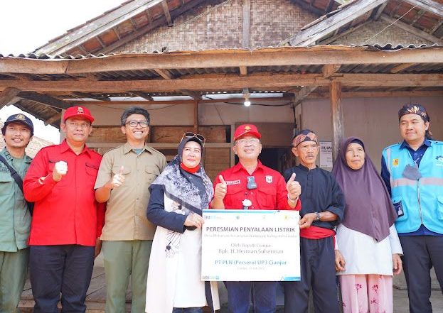 Dari Gelap Gulita ke Terang Benderang, 4 Kampung Terpencil di Cianjur Kini Nikmati Listrik PLN