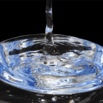 4 Manfaat Minum Air Hangat ketika Bangun di Pagi Hari
