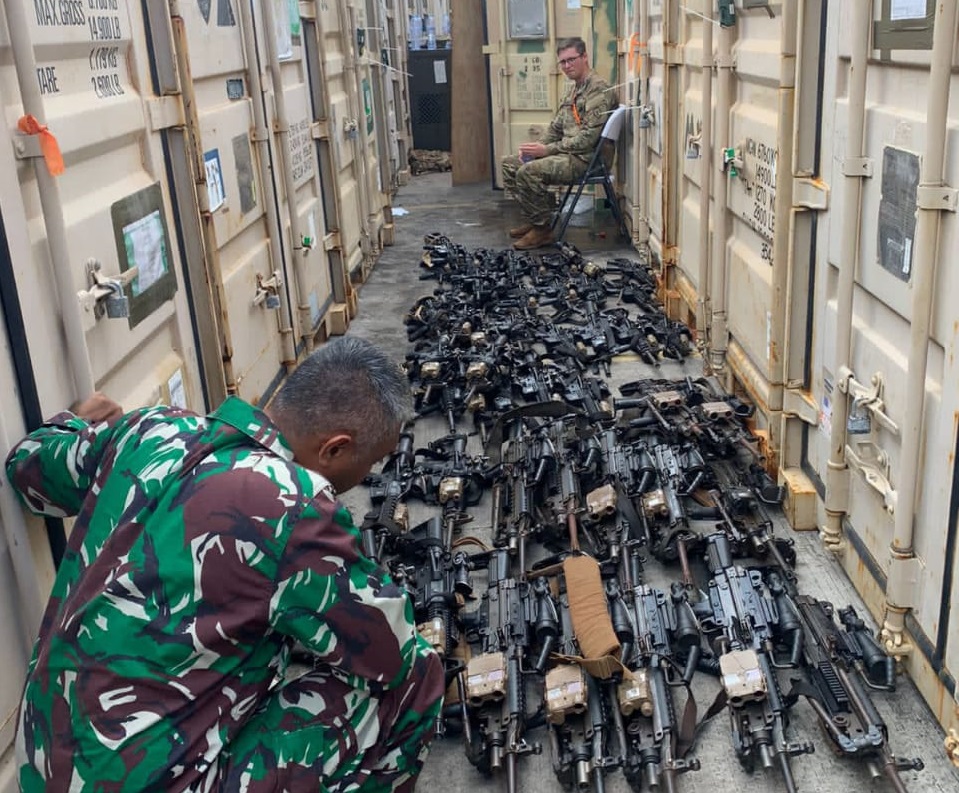 Ratusan senjata dalam 1 Tricon Container yang disegel oleh Bea Cuaki Lampung. (ist)