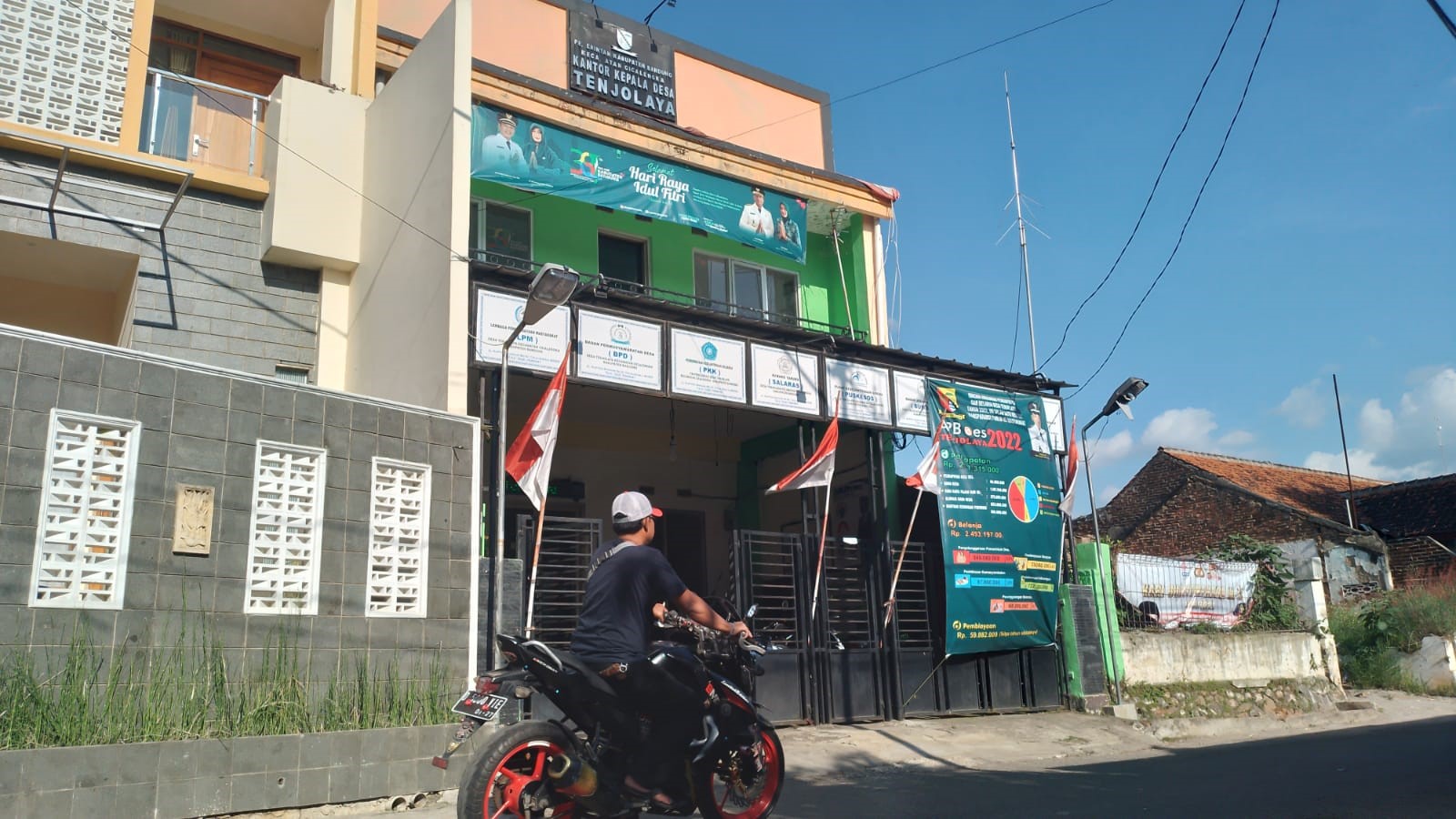 Kantor Desa Tenjolaya, Kecamatan Cicalengka, Kabupaten Bandung. (Yanuar/Jabar Ekspres)