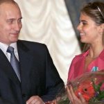 Awal kedekatan Presiden Putin dengan Aline Kabaeva. ((AFP PHOTO EPA POOL/SERGEI CHIRIKOV)