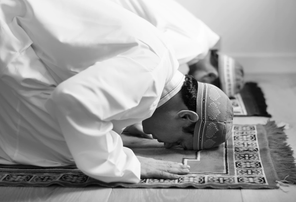 Bacaan Niat Sholat Idul Adha 2022 untuk Imam dan Makmum dalam Bahasa Arab dan Latin