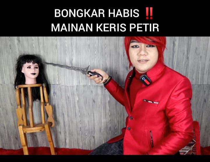 Salah satu aksi sulap, Pesulap merah yang membongkar praktek sihir perdukunan. (instagram @marcelradhival1)