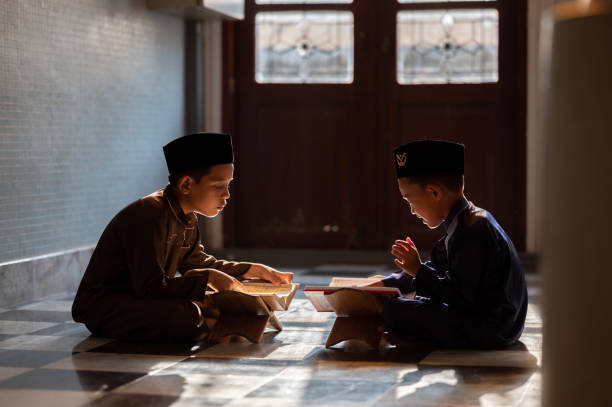 Ilustrasi Anak-anak sedang belajar mengaji dan menghafal al quran. (pixabay)