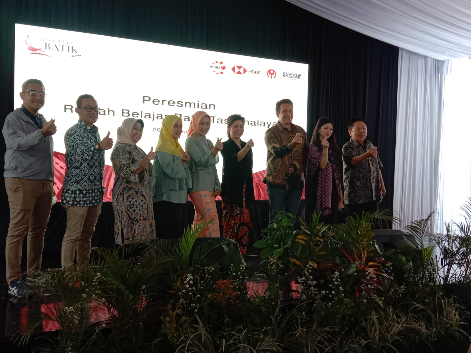 Ketua Dekranasda Jawa Barat Atalia PRaratya berkesempatan hadir meresmikan Rumah Belajar batik TaSikmalaya, Sabtu (20/8). (ist)