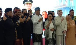 Gubernur Jawa Barat, Ridwan Kamil saat menghadiri acara silaturahmi Paguyuban Sunda Pangumbaran di Gedung Merdeka, Kota Bandung, Minggu (21/8). Foto. Sandi Nugraha