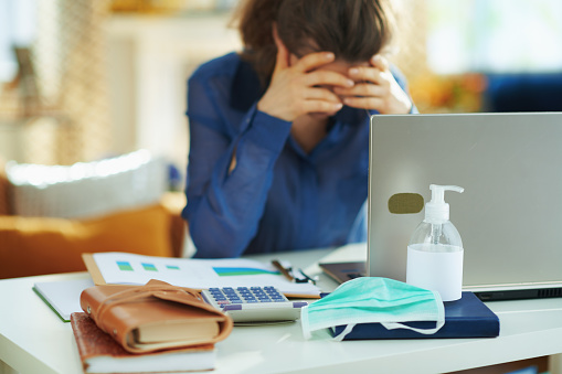 Ilustrasi mengalami depresi di tempat kerja, yang akan memberikan efek negatif dalam pekerjaan. (pixabay)