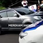 Mobil terios hitam yang akhirnya ditangkap polisi setelah terlibat kejar-kejaran karena menabrak seorang anggota PJR. (instagram @merekamjakarta)