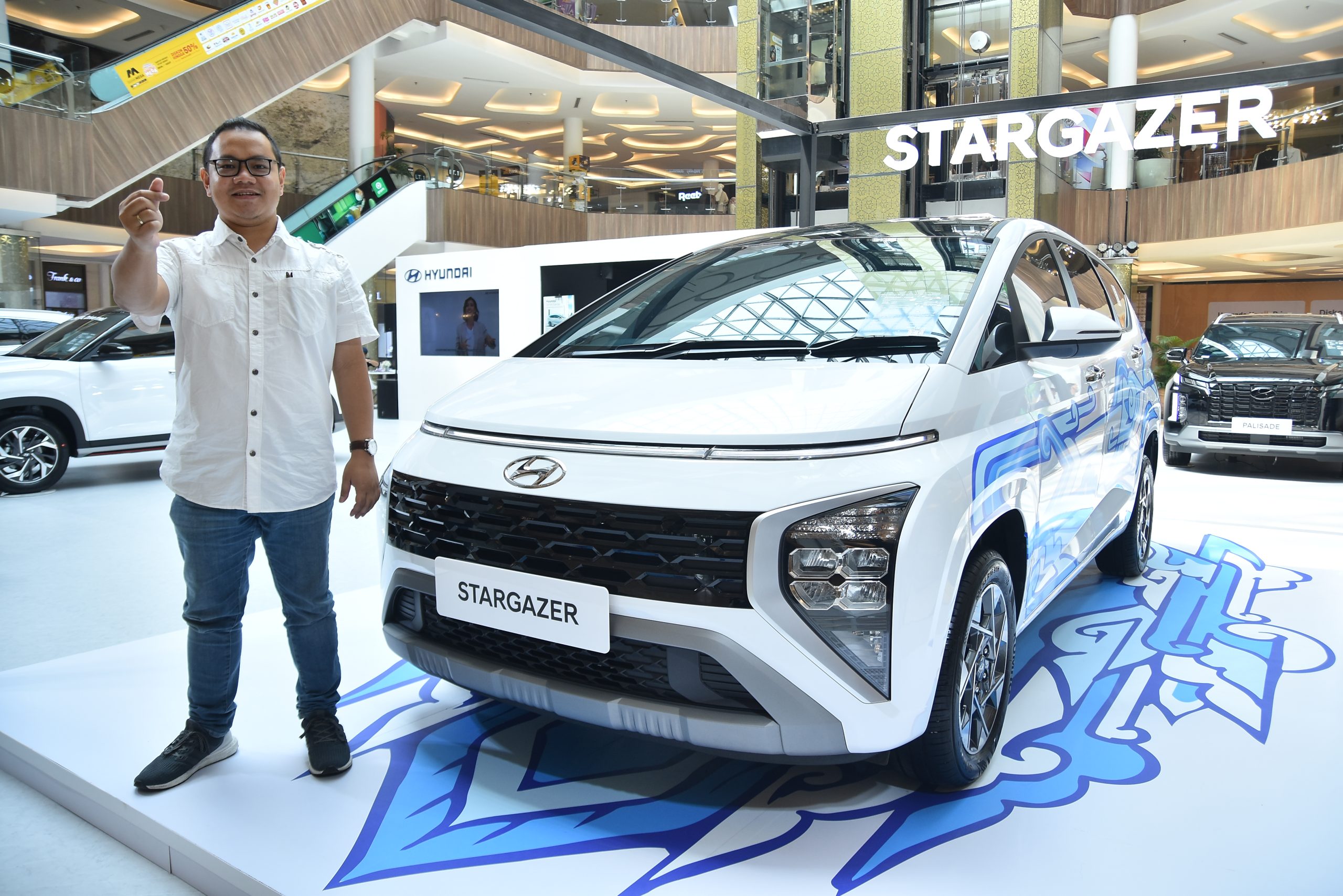 Hyundai Stargazer merupakan jenis kendaraan dengan konsep desain yang memiliki jiwa petualang. Tapi bisa dipergunakan untuk keluarga.