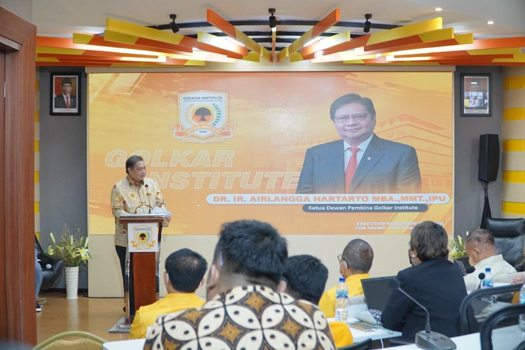 Ketua Umum Partai Golkar Airlangga Hartarto menegaskan, agar organisasi partai tetap berjalan dengan regrenasi kader memiliki kualitas baik.