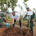 Pemkot Bandung ikut berpartisipasi menanam pohon di Pondok Pangan 92 untuk menghijaukan lahan kritis
