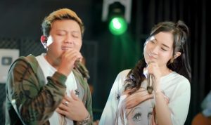 Lirik Lagu Alun alun Nganjuk dan Terjemahan Bahasa Indonesia, Denny Caknan dan Yeni Inka