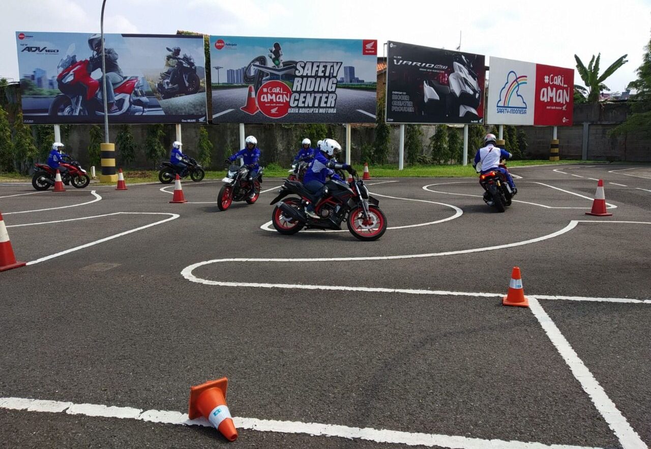 Honda Streetfire Club Bandung (HSFCB) Perkuat Wawasan di Safety Riding Center DAM