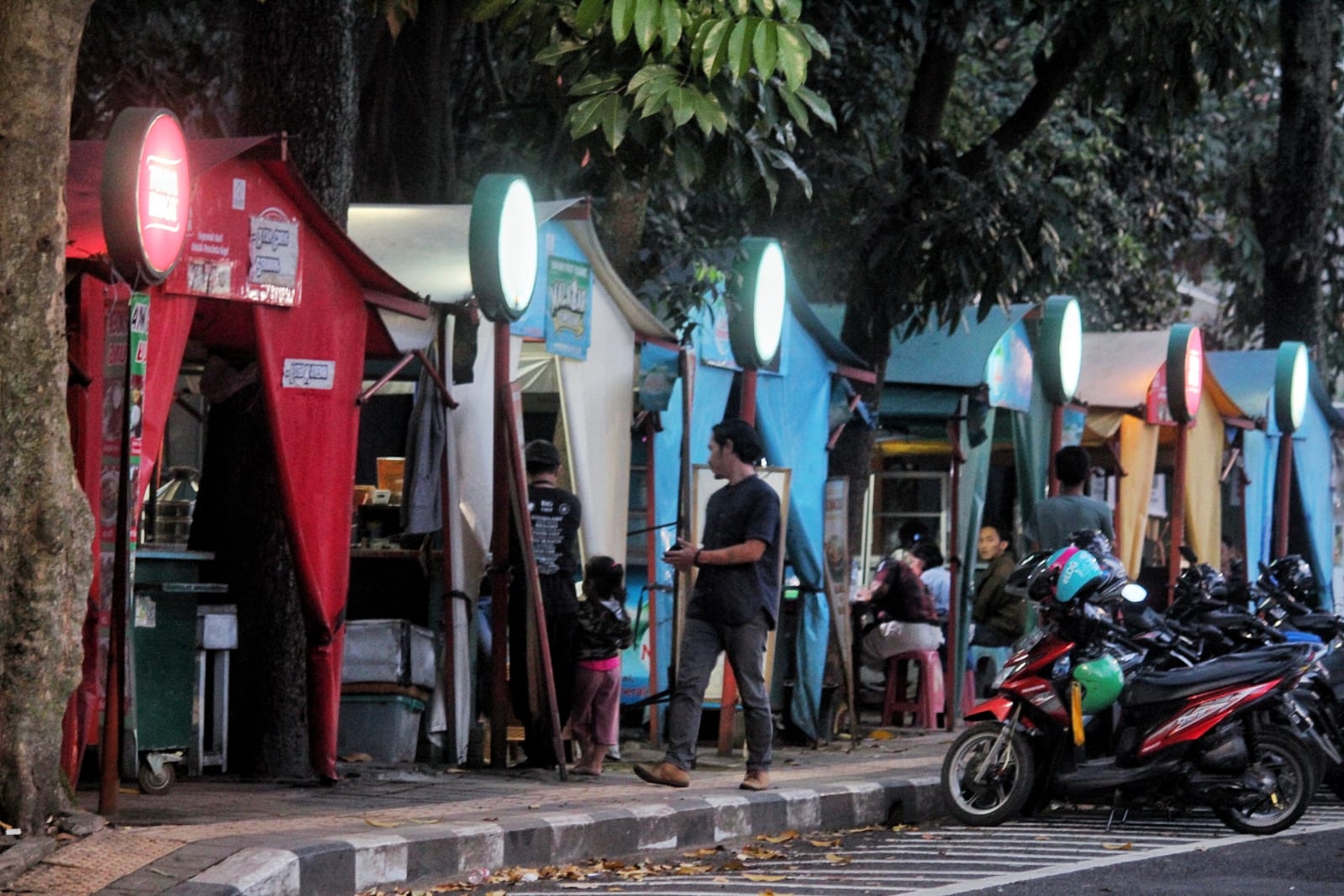 Kuliner Halal di Taman Valkenet, Pedagang Harap Pendapatan Meningkat