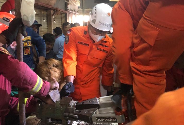 Tim Gabungan Selamatkan Warga Terjepit Penggiling Daging di Rancaekek, Evakuasi Dramatis