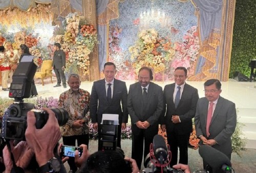 Foto kebersamaan lima tokoh nasional dalam sebuah resepsi, dimana Anies Baswedan akhirnya bocorkan apa isi pembicaraannya dengan empat tokoh tersebut. @andiarief_-Twitter