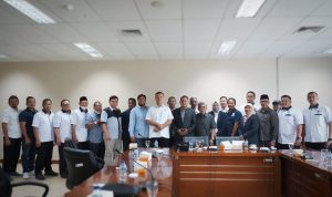 Jajaran Kadin Kota Bogor bersama asosiasi pengusaha di Kota Bogor saat menyambangi Komisi III DPRD Kota Bogor, Senin (19/9). (Yudha Prananda /Jabar Ekspres)