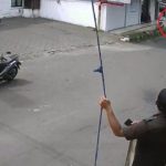 Rekaman CCTV kejadian expander tabrak angkot di Sukabumi.